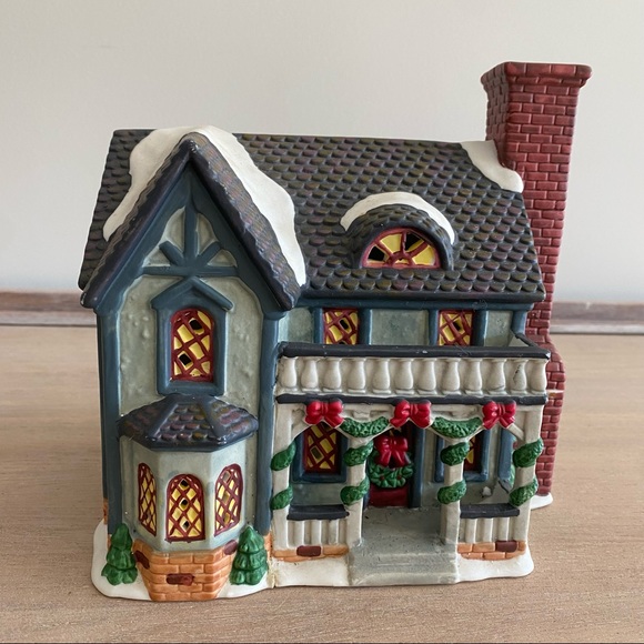 CAROLE TOWNE COLLECTION 2000 "THE PARSON'S HOME" Christmas Village - Picture 1 of 10